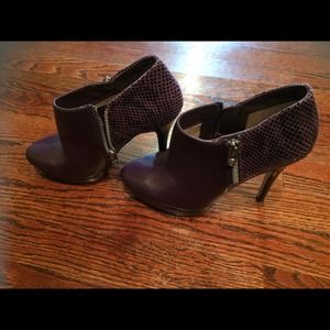 Side zipper low bootie