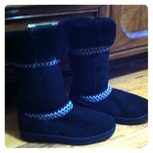 Brand new black UGGS w/ beautiful trim detail