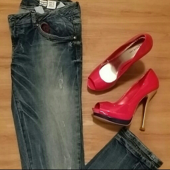 SOLD in bundle ...Zara Skinny Jeans...Size 10. - Picture 2 of 4