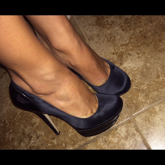Stunning Bebe pumps/heels