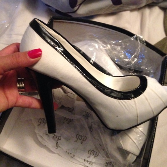 Black/white heels