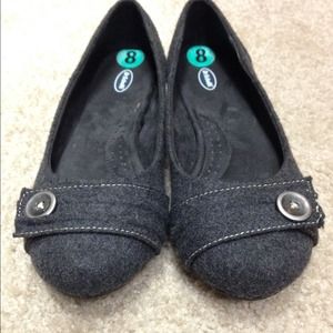 Cute & comfy grey flats