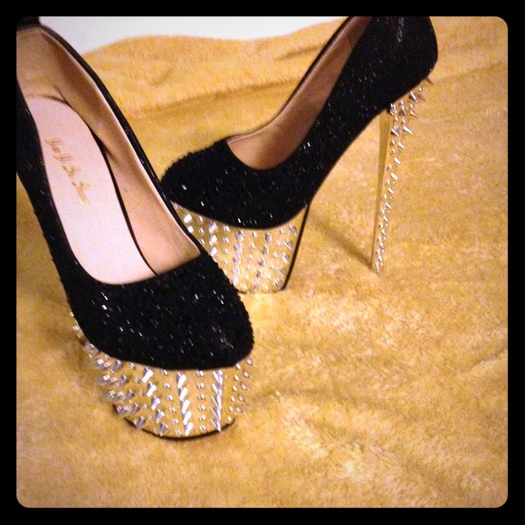 Funky black and gold high heel!