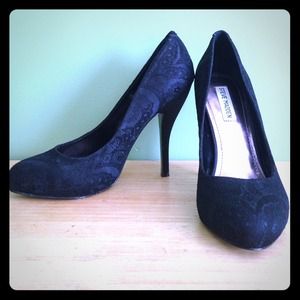EUC Steve Madden Black Lace Pumps