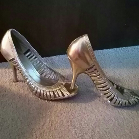 Qupid Gold Peep Toe Gold Heels - Picture 2 of 2