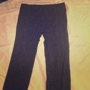 No clue if leopard or cheetah print leggings