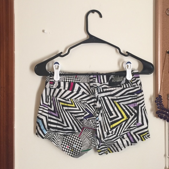 Color-Block Patterned Shorts - Picture 2 of 3