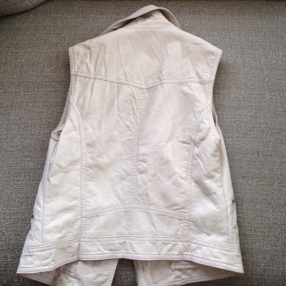 Sold - Picture 3 of 4