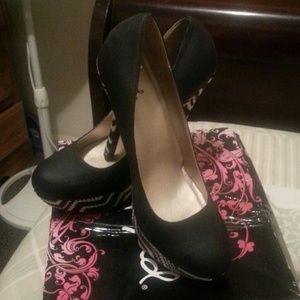 Black and white heels very comfortable worn once