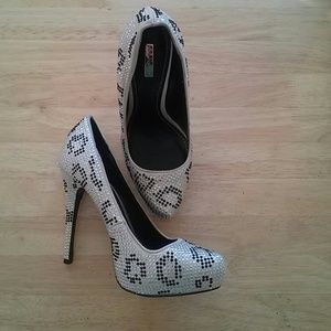 Report Signature Parker rhinestone heels sz 8