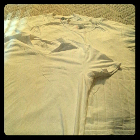 2 Hanes & 1 UA t shirt
