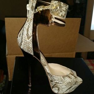 Shoe Dazzle Brand New .