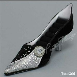 Silver, Black and Clear Ring Holder