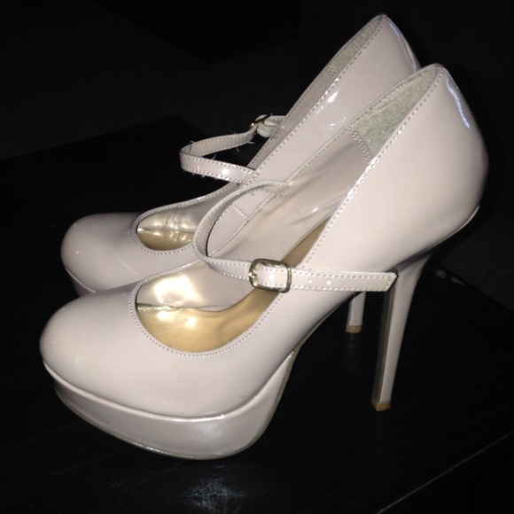 Nude Platform Pumps