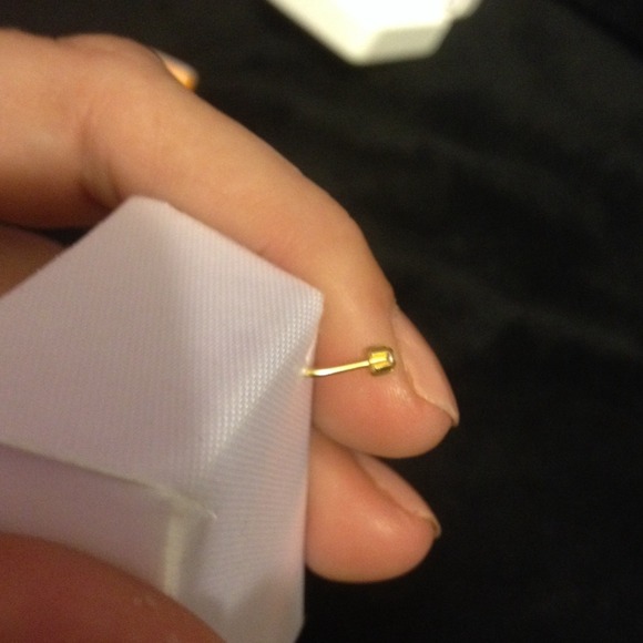 14 karat gold nose ring with real diamond - Picture 2 of 2