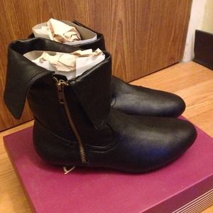 Bamboo Brand New Black Side Zip Ankle Booties