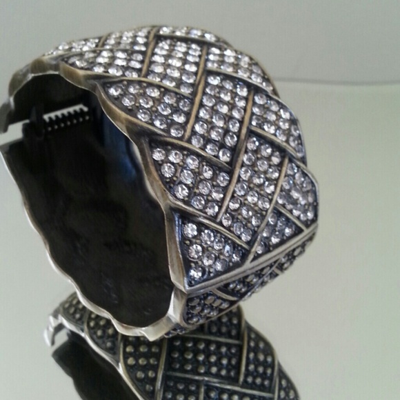 ★ HP★Vintage Look Crystal Statement Bracelet - Picture 4 of 7