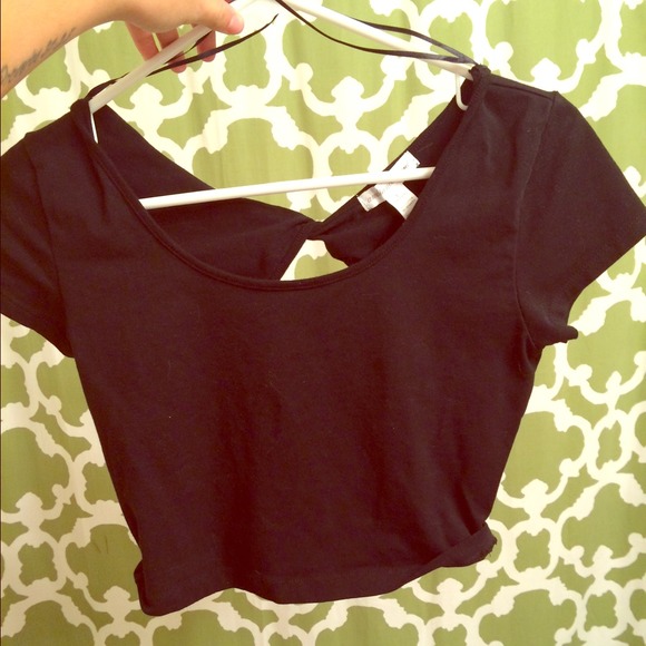 Black crop top!