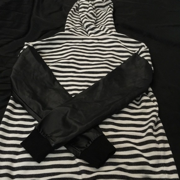 Sweat shirt - Picture 2 of 3