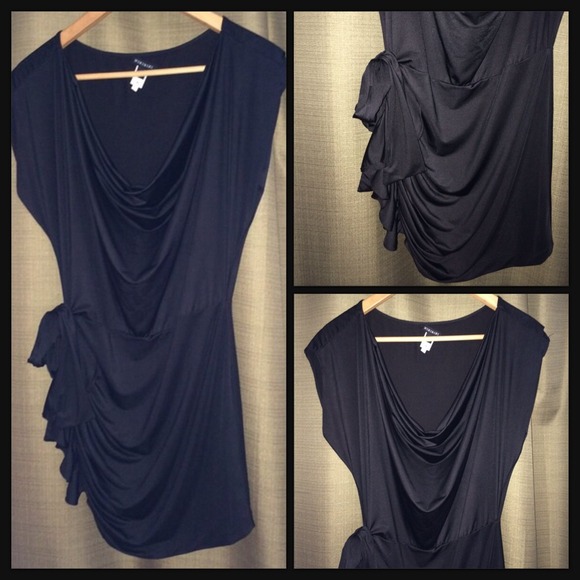 ❌ SOLD ❌ Little Black Dress - Picture 4 of 4