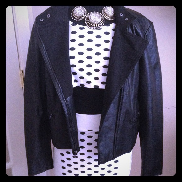Black and white outfit. 2 pc