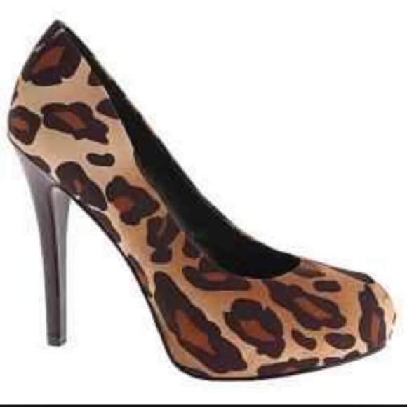 Jessica Simpson Lizza leopard pumps.
