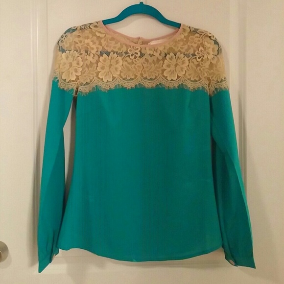 Green long sleeve top