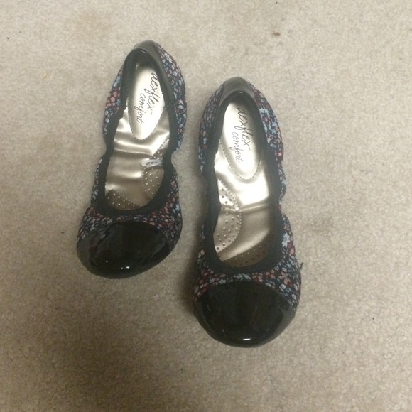 Floral flats with dexflex