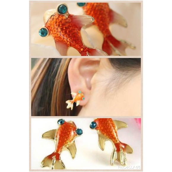 Adorable gold fish stud earrings - Picture 2 of 6