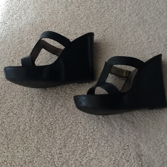 PELLE MODA Black Leather Wedge Sandals - Picture 2 of 4