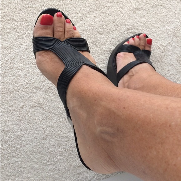 PELLE MODA Black Leather Wedge Sandals - Picture 4 of 4