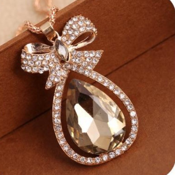 Crystal bowknot sweater chain necklace - Picture 4 of 4