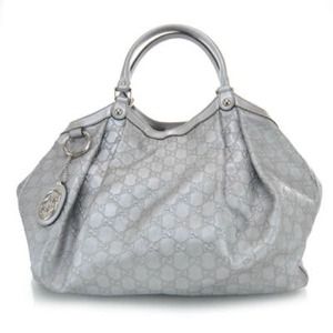 Gucci large sukey bag in silver.