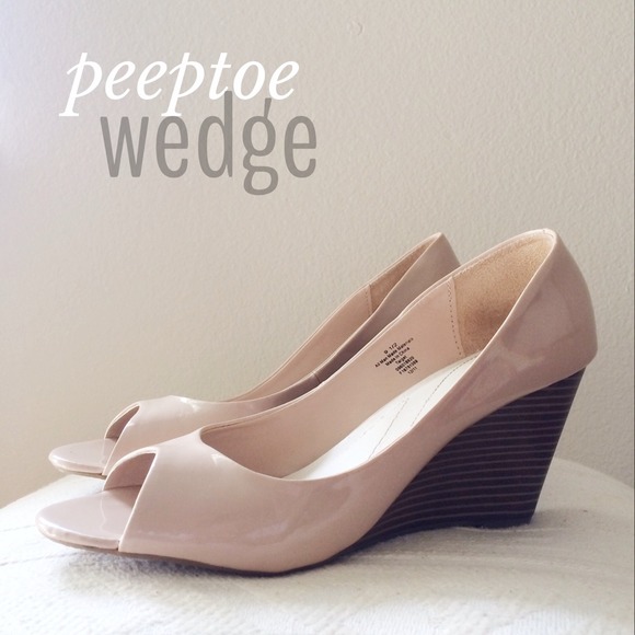 🚫SOLD🚫Nude Peeptoe Wedges