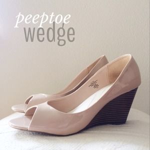 🚫SOLD🚫Nude Peeptoe Wedges