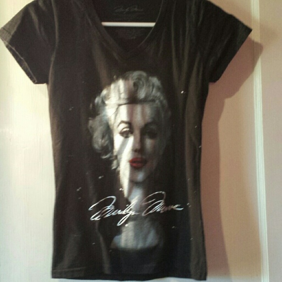 V - neck Marilyn Monroe Shirt - Picture 1 of 1