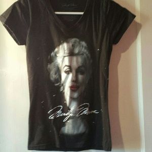 V - neck Marilyn Monroe Shirt