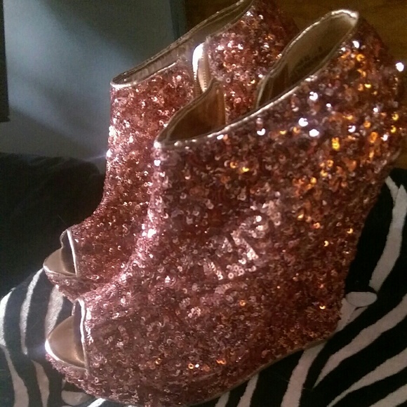 Pink sequin wedge