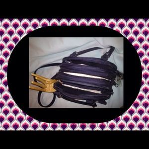 Black hand or shoulder purse