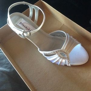 Nib white wedding shoes/ formal high heels