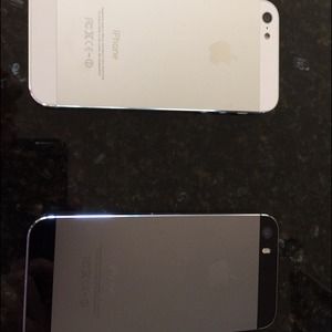 iPhone 5 (white) and 5s (space gray) - 16GB UNLOCK
