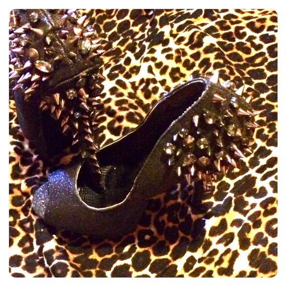 Posh Spiked black peep toe pumps