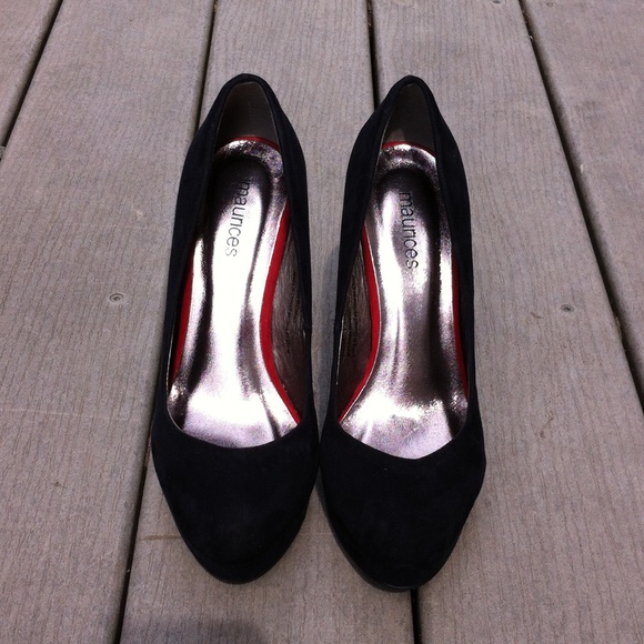 Black pumps. - Picture 2 of 4