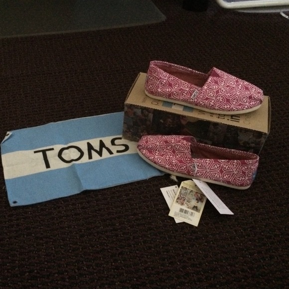 Toms
