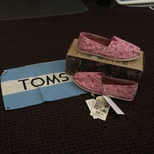 Toms
