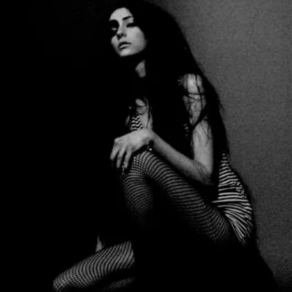 Meet your Posh Ambassador/seller/buyer!!! - Picture 4 of 5