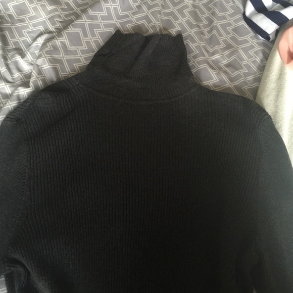 Turtleneck - Picture 1 of 2