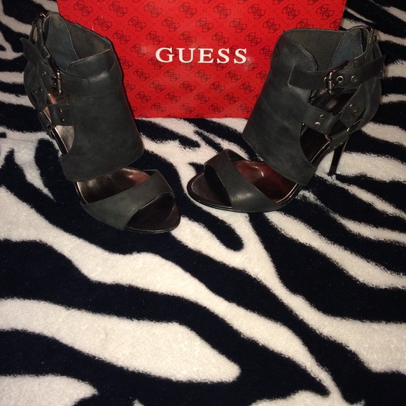 GUESS vintage black leather booties size 6
