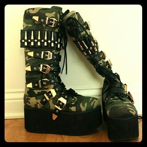 ❌SOLD❌NWOB Platform Buckle Boot