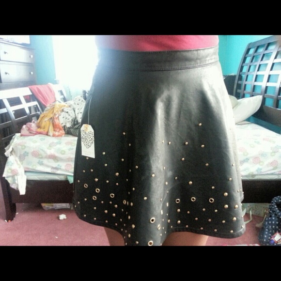 Pleather skater skirt with gold beading - Picture 2 of 3